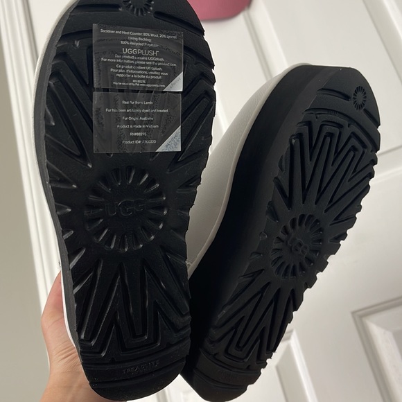 BRAND NEW UGG Mini Platform - Picture 5 of 7